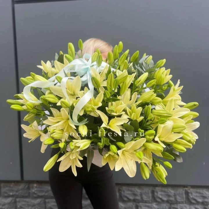 Лилии в корзине в Балаково