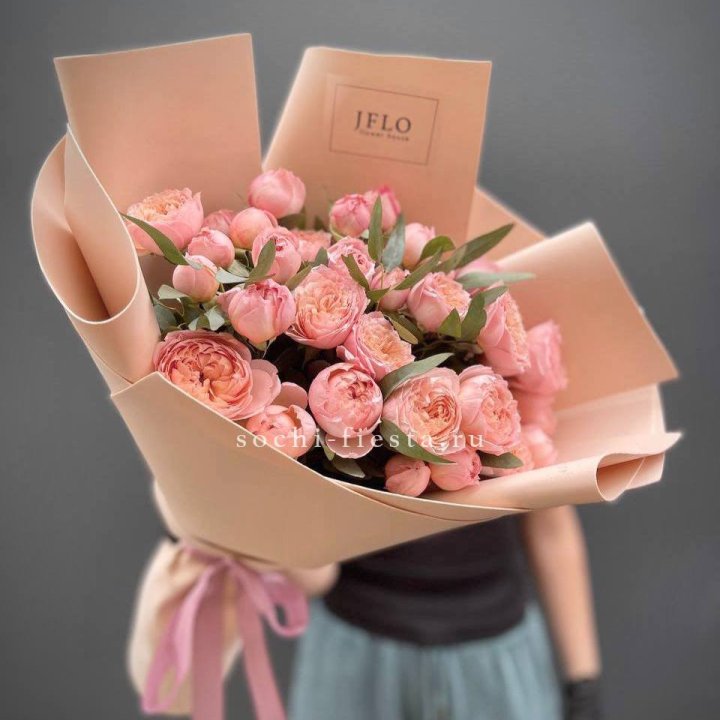 Букет из 9 кустовых роз Джульетта в Балаково