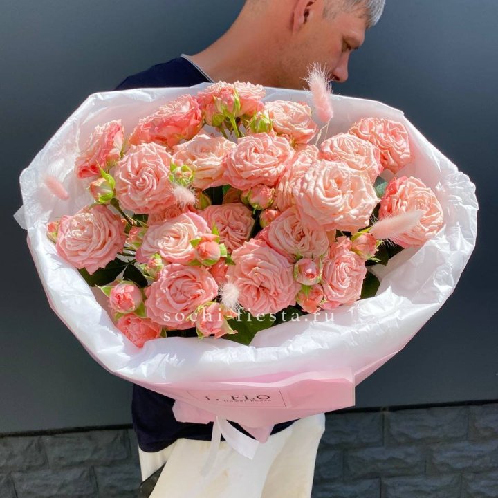 Пионовидные розы Мадам Бомбастик в Балаково