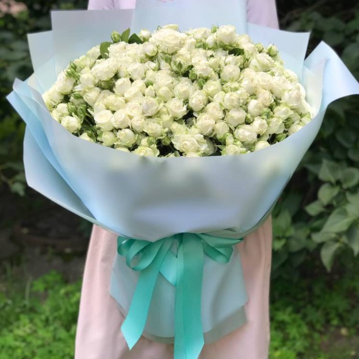51 белая кустовая роза в Балаково