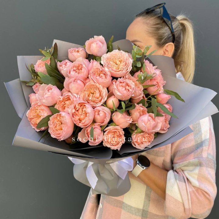 Букет с пионовидными розами "Пивайн" в Балаково