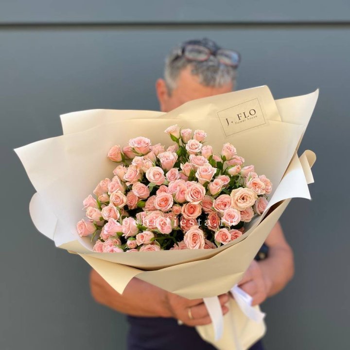 Кустовые розы леди в Балаково