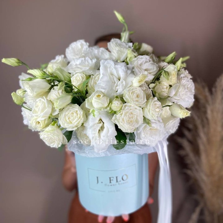 Бокс кустовых роз и эустомы  в Балаково