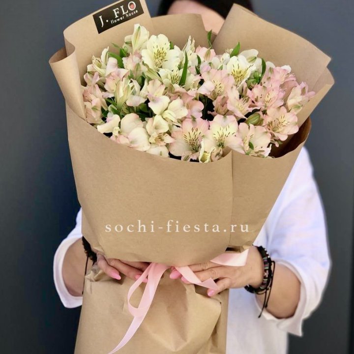 17  альстромерий в крафте в Балаково