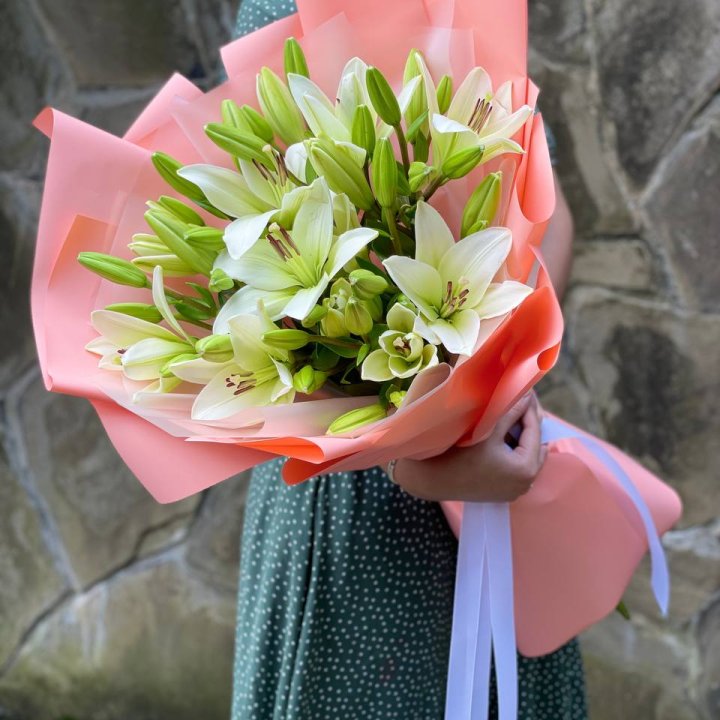 Букет из 7 белых лилий в Балаково