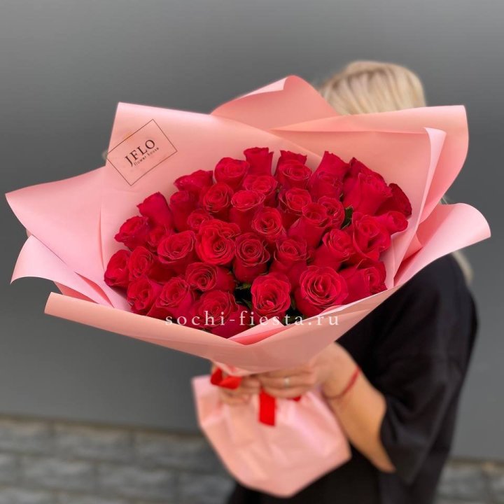 35 красных роз в Балаково