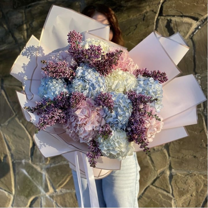 Букет гортензии с сиренью в Балаково