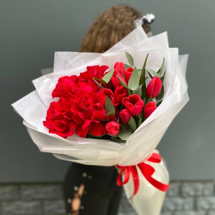 Дуо тюльпаны и розы в Балаково