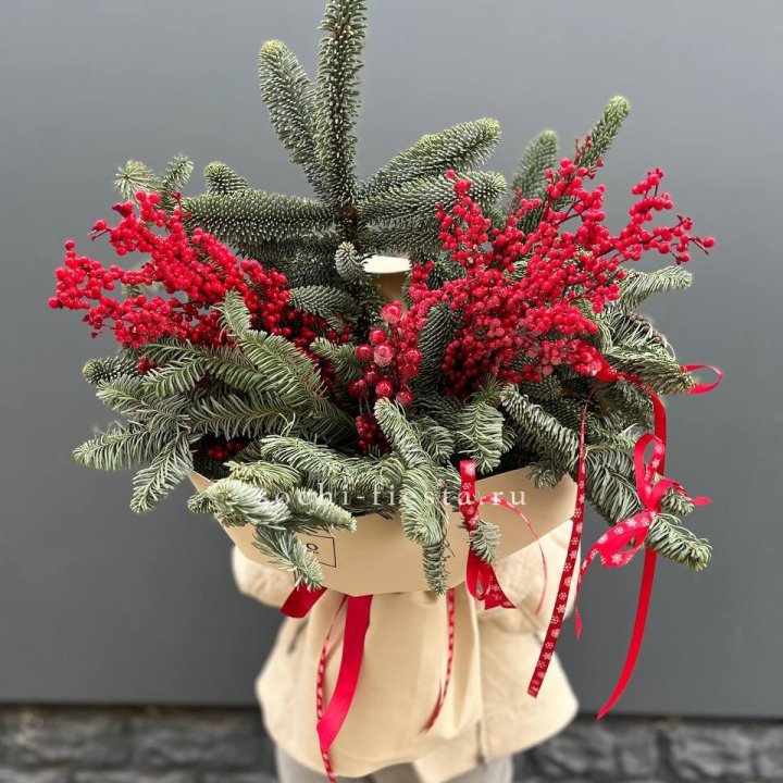 Букет нобилиса и ягод в Балаково