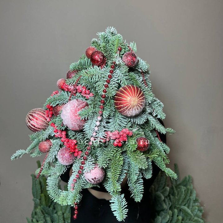 Ёлка красная в Балаково