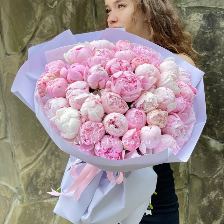 39 нежных пионов в Балаково