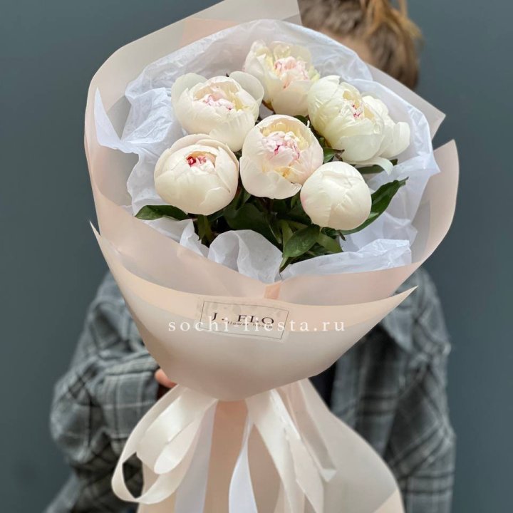 Букет белых пионов в Балаково