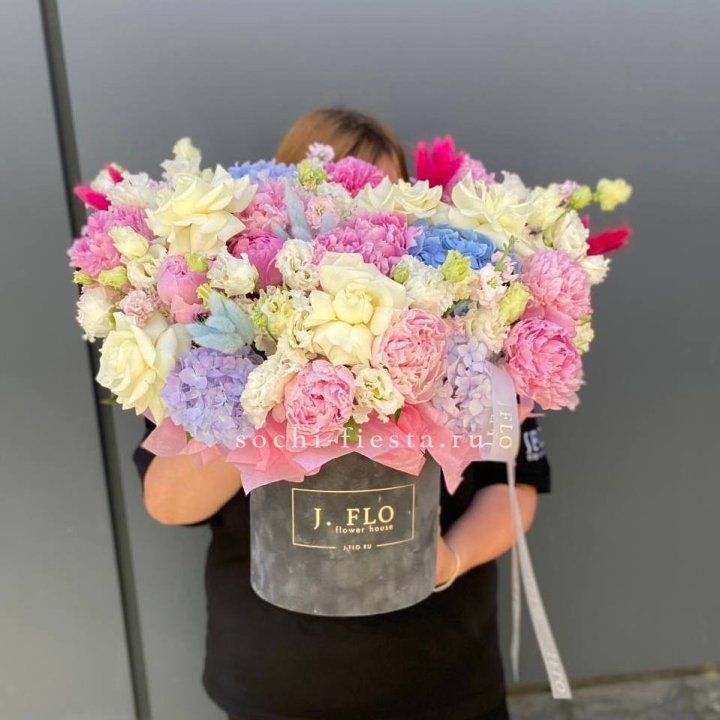 Цилиндр с пионами "Аса" в Балаково