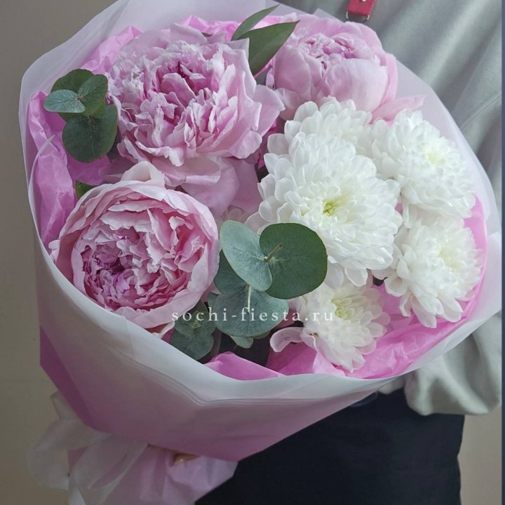  Букет комплимент с пионами в Балаково