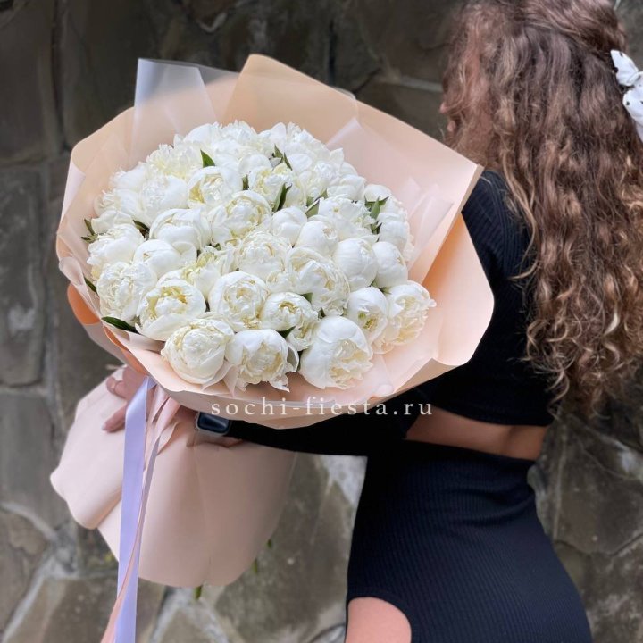 35 белых пион в Балаково