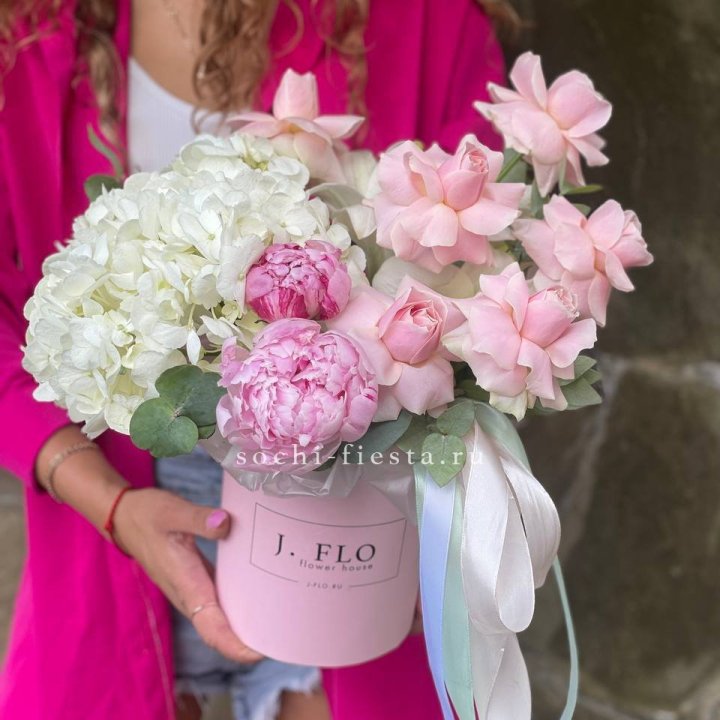 Цилиндр с пионами "Алисия" в Балаково