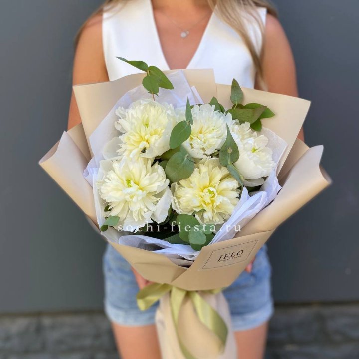  Букет белых пионов в Балаково