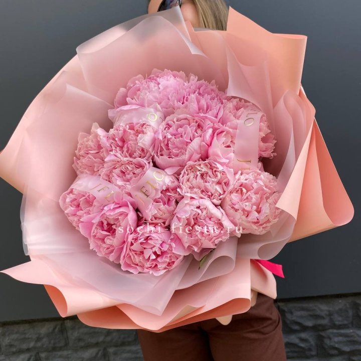 15 пионов "Монинг" в Балаково