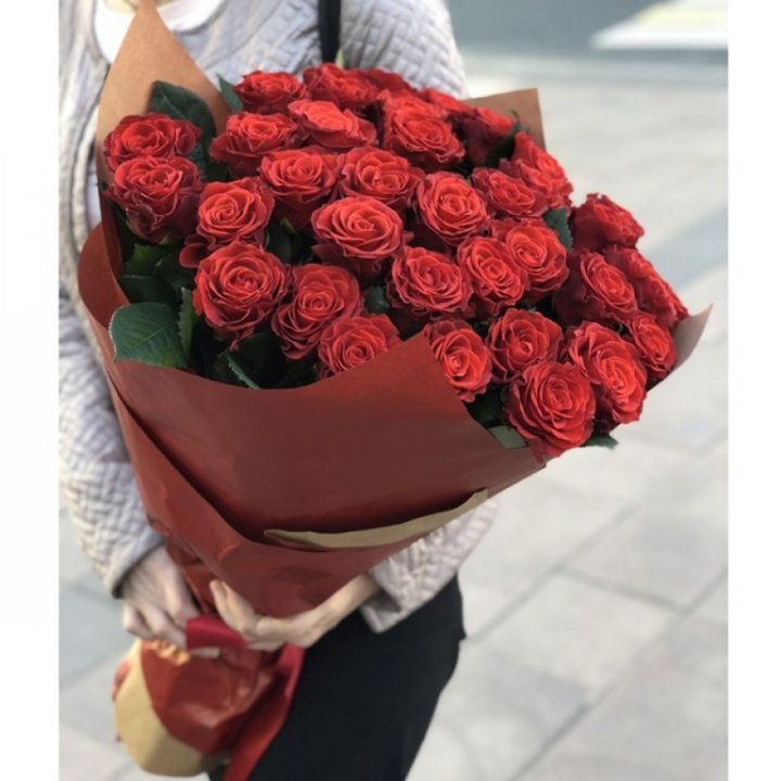 29 высоких роз  в Балаково