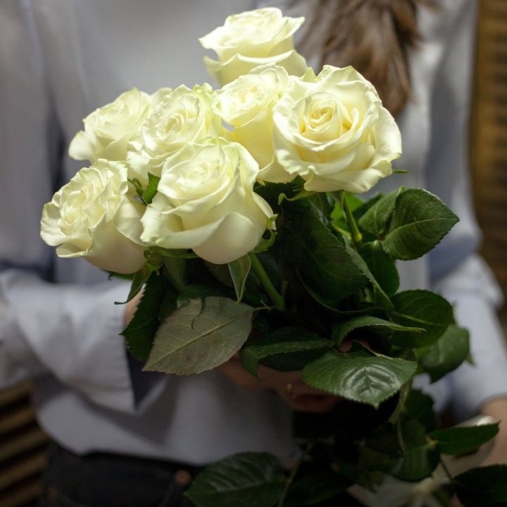 7 белых роз в Балаково