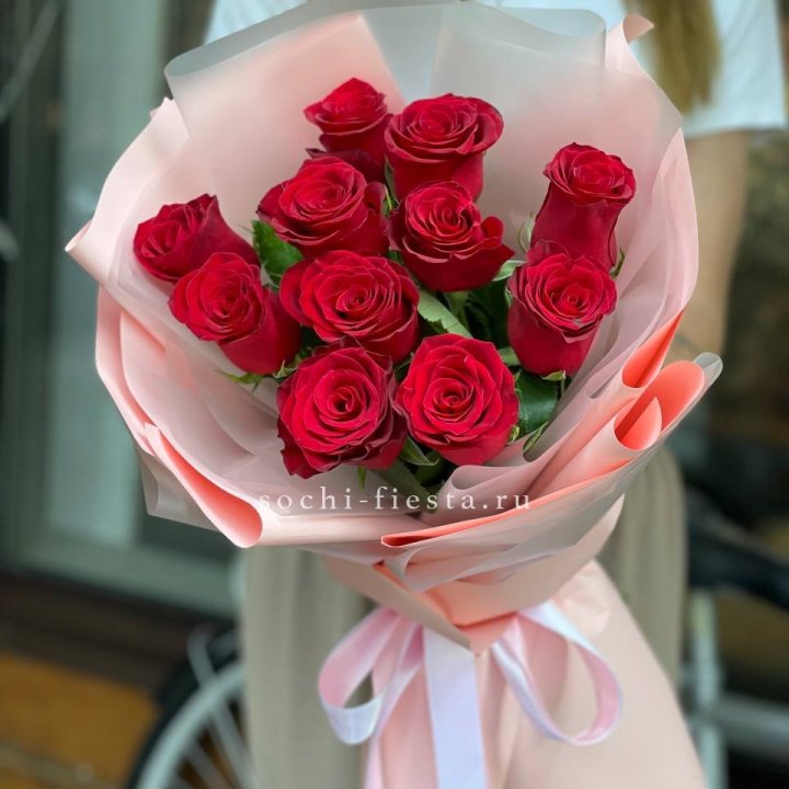 Букет красных роз "Мадам ред" в Балаково