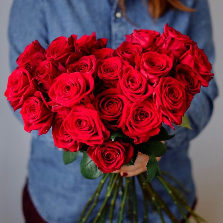 25 красных роз в Балаково