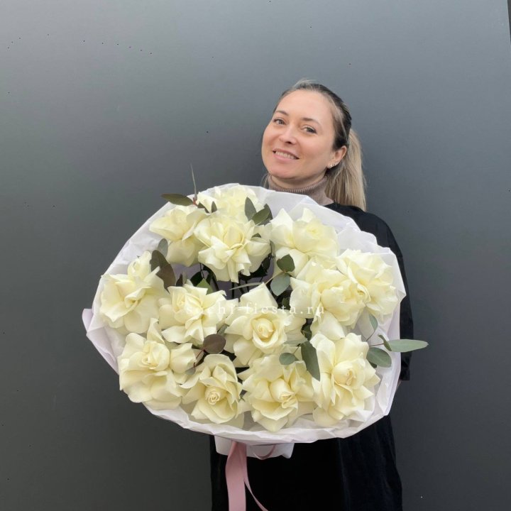 13 Белых французских роз Облако в Балаково