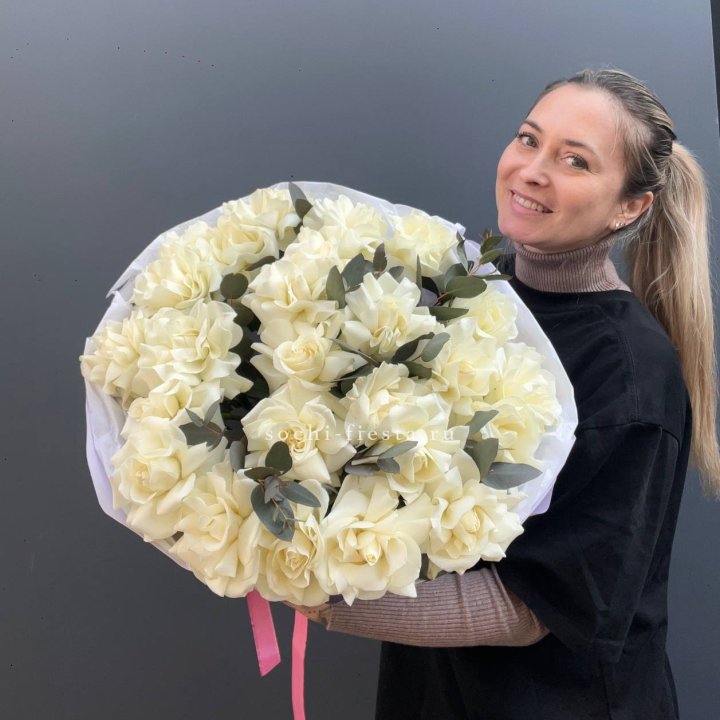 25 Белых французских роз Вайт найс в Балаково