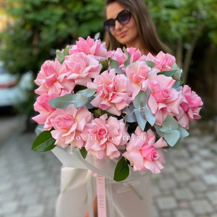 17 Розовых  французских роз в Балаково