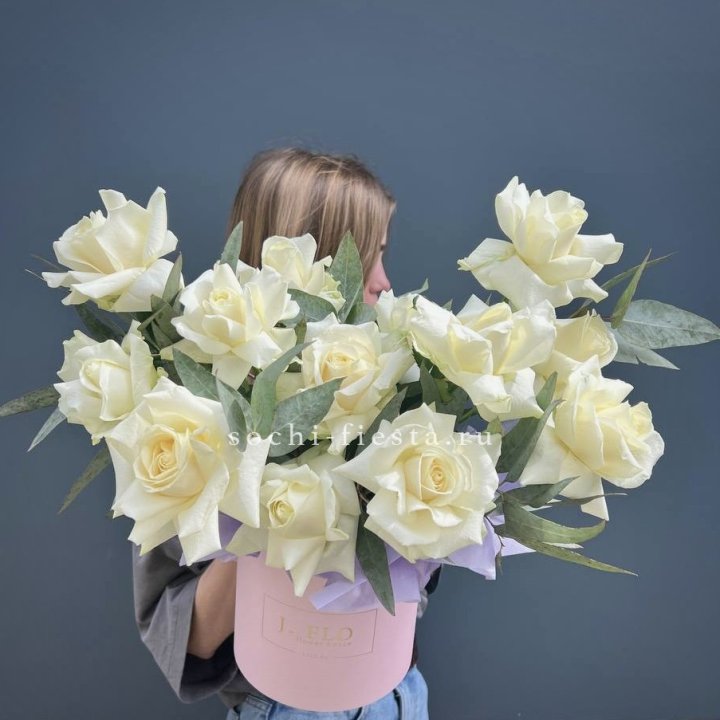 15 Французских роз в боксе в Балаково