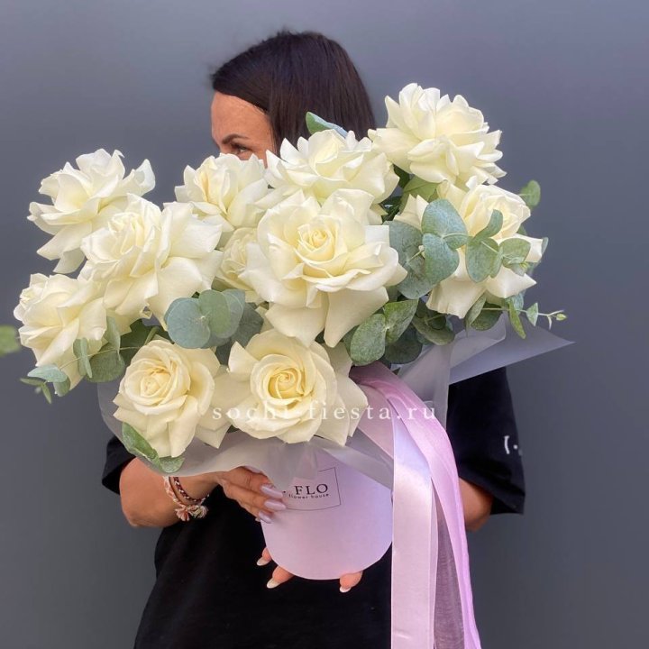 11 Французских белых роз в боксе в Балаково
