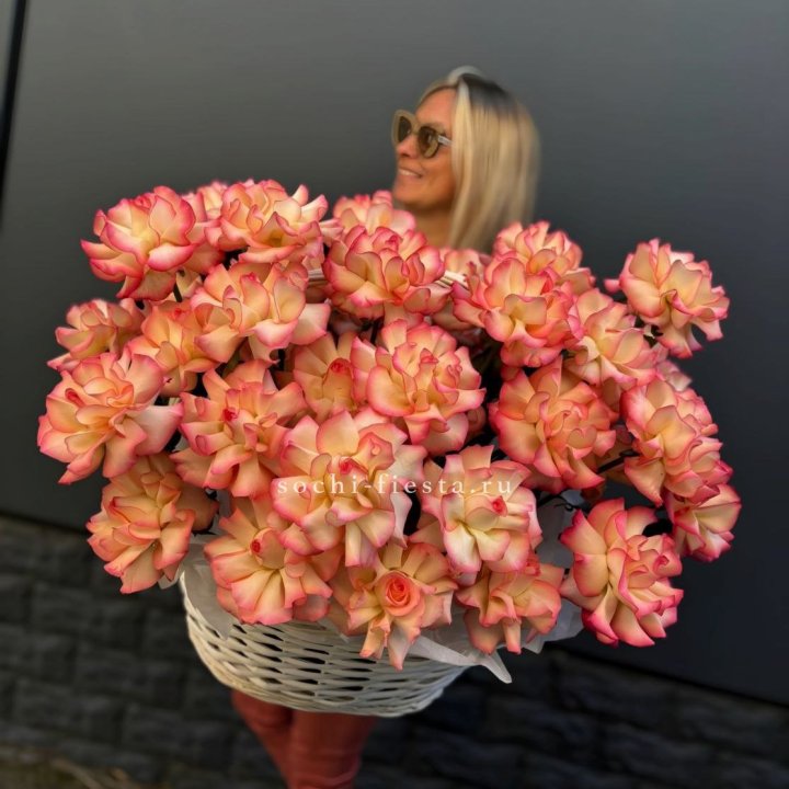 45 французских роз Джумилия в корзине в Балаково