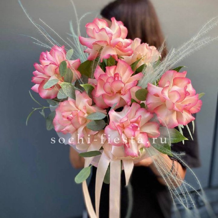 9 Французских роз Джумилия в боксе в Балаково