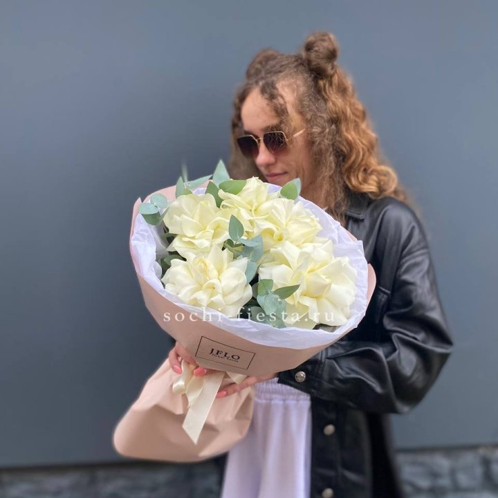 5 Белых французских роз в Балаково