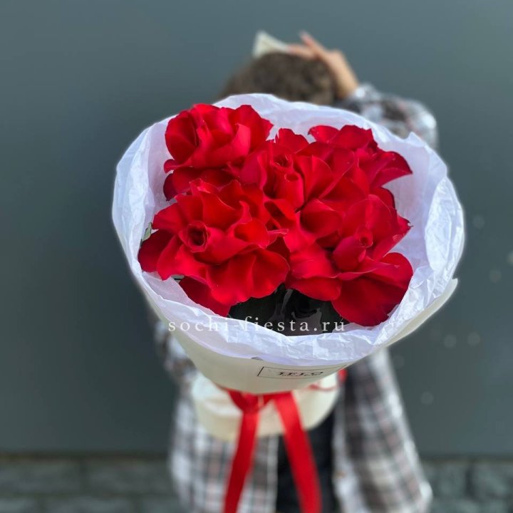 5 французских красных роз в Балаково