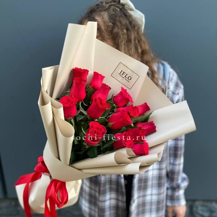15 красных роз в Балаково