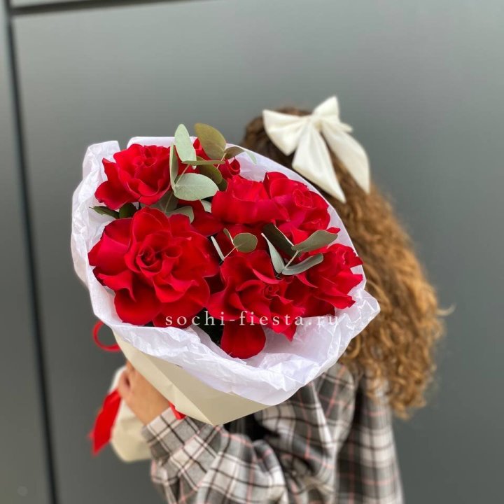 7 красных французских роз в Балаково