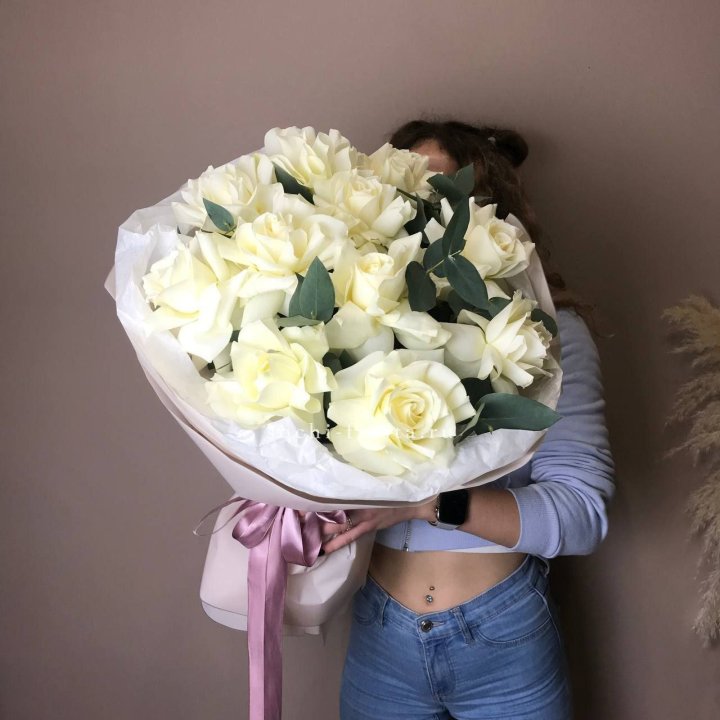 11 Белых французских роз "Вайт найс" в Балаково