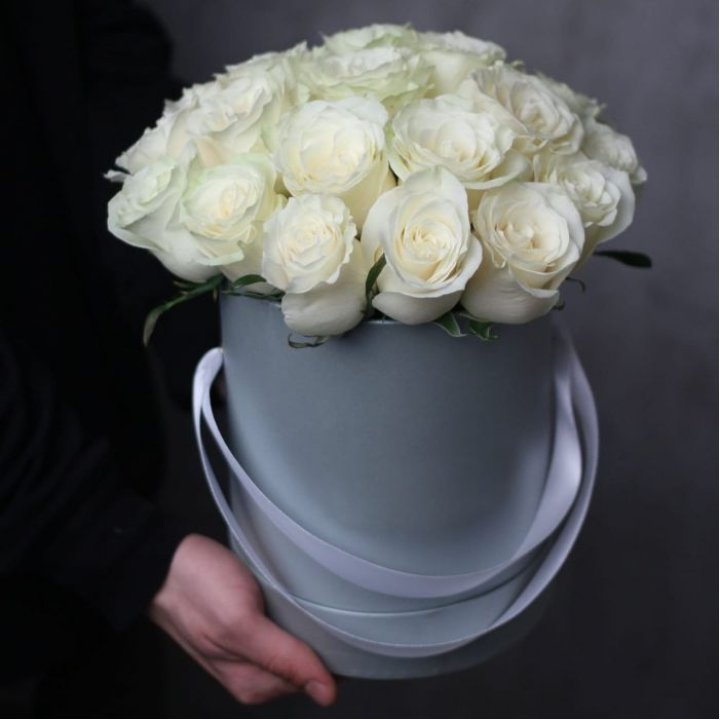 15 белых роз в цилиндре в Балаково