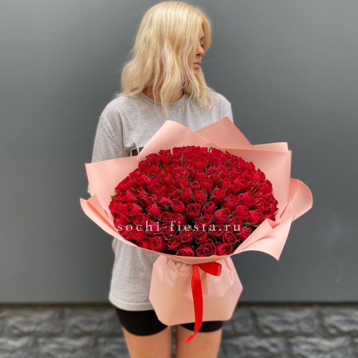 101  красная кенийская роза  в Балаково