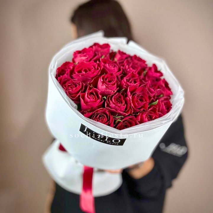 Букет красных роз мадам ред в Балаково