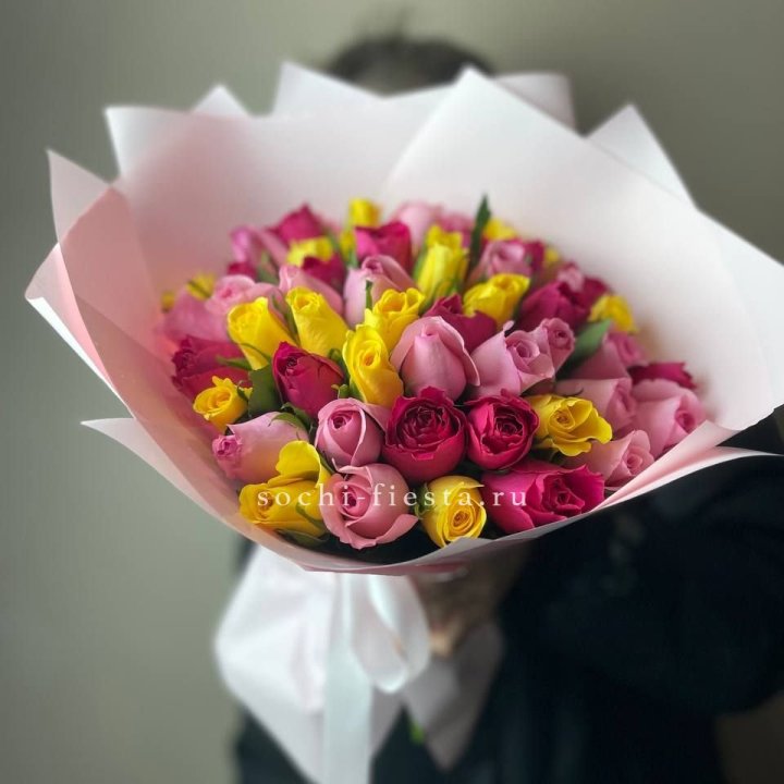 Букет из 51 розы Микс (Кения) в Балаково