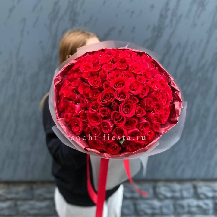 101  красная кенийская роза  в Балаково