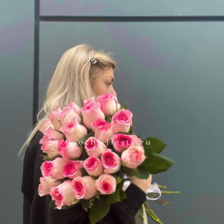  25 розовых роз в Балаково