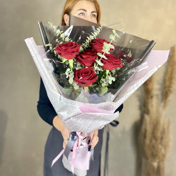 5 красных роз в Балаково