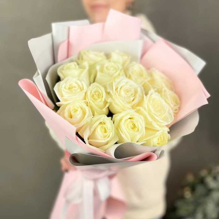 15 белых роз пудра в Балаково