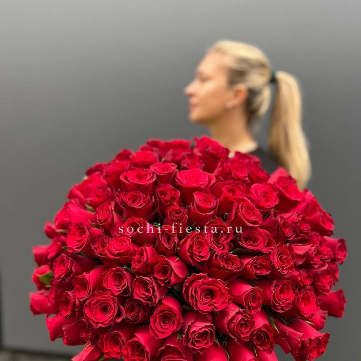 Охапка из 101 красной розы в Балаково