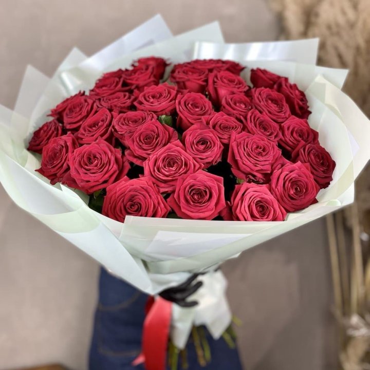 37 красных роз в Балаково