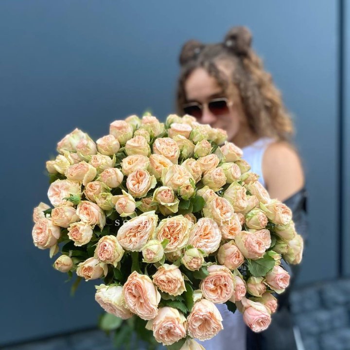 25 пионовидных роз в Балаково