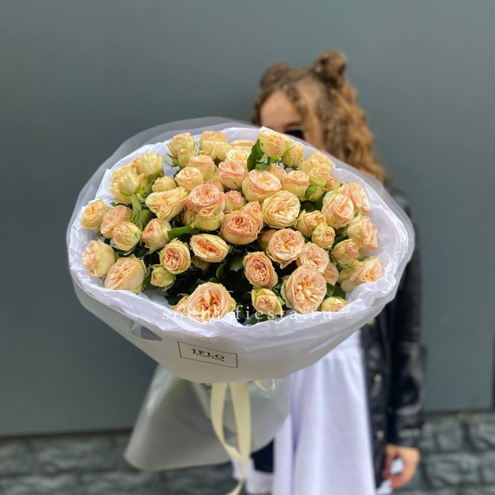 15 пионовидных роз в Балаково